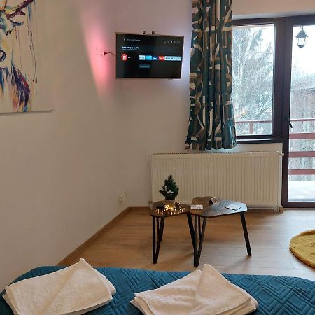 Snug Apartments - Private Parking Near Downtown Brasov Exterior photo