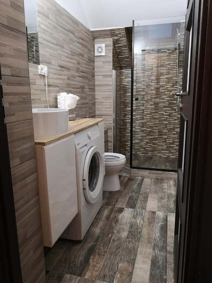 Snug Apartments - Private Parking Near Downtown Brasov Exterior photo