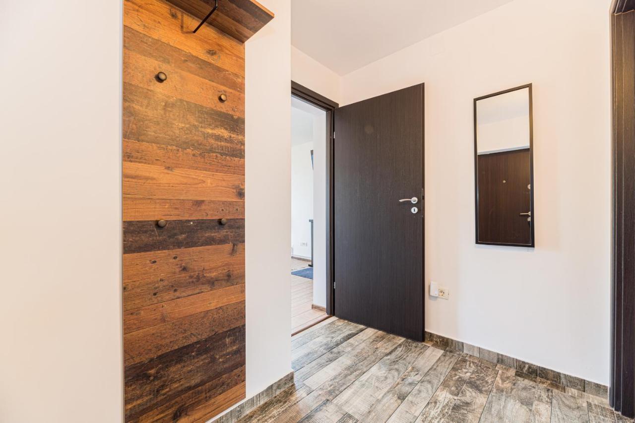 Snug Apartments - Private Parking Near Downtown Brasov Exterior photo