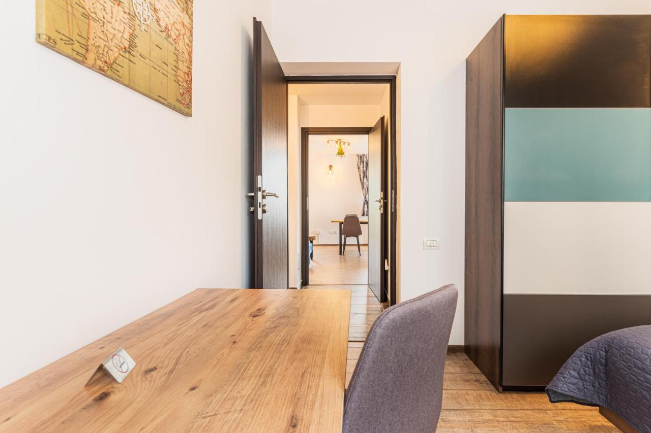 Snug Apartments - Private Parking Near Downtown Brasov Exterior photo