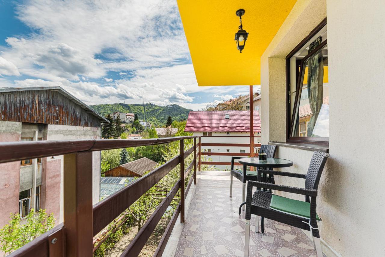 Snug Apartments - Private Parking Near Downtown Brasov Exterior photo