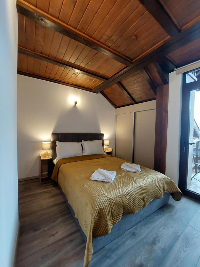 Snug Apartments - Private Parking Near Downtown Brasov Exterior photo