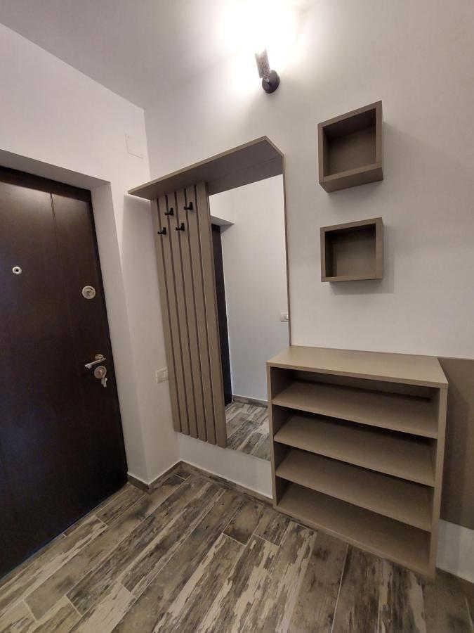 Snug Apartments - Private Parking Near Downtown Brasov Exterior photo